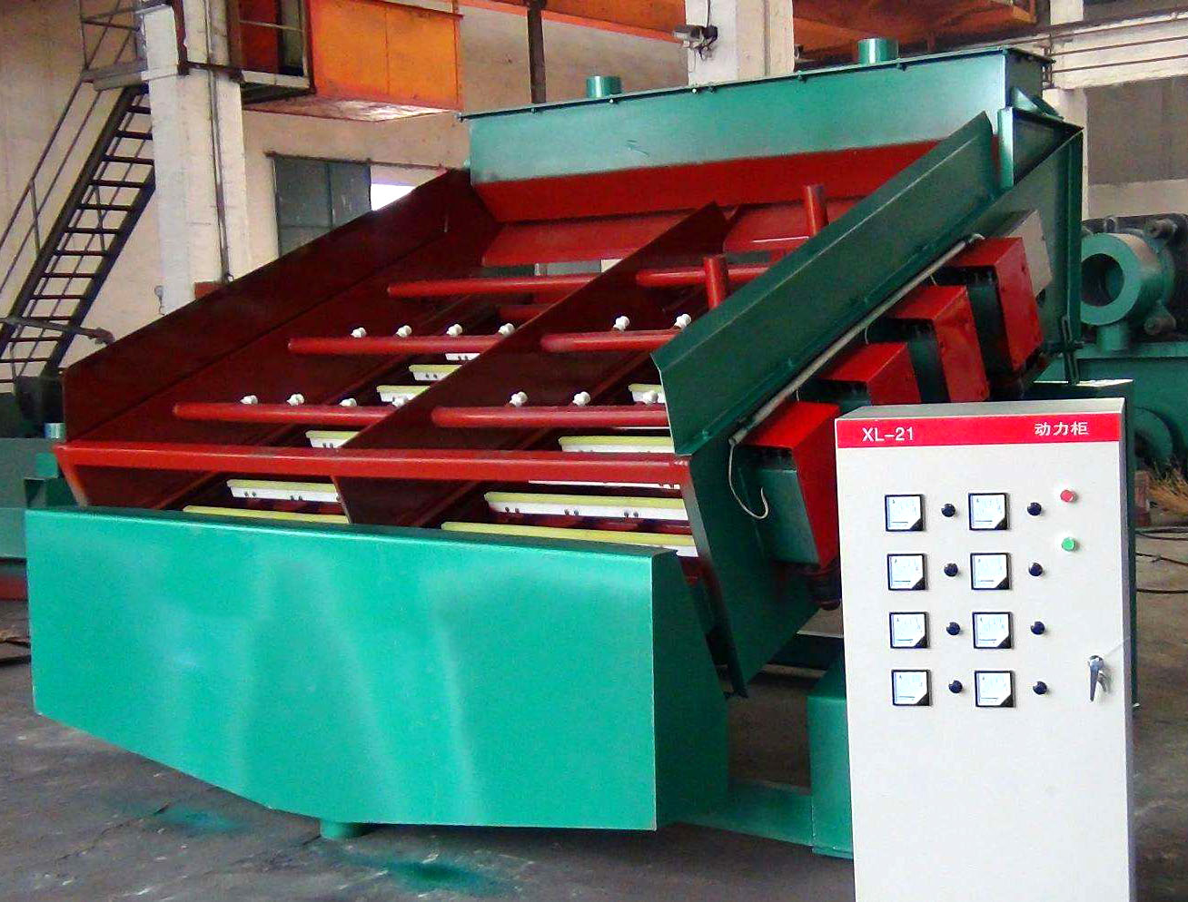 電磁高頻篩物料在篩面作垂直運(yùn)動(dòng)，所以篩分效率高(高頻篩安裝視頻)